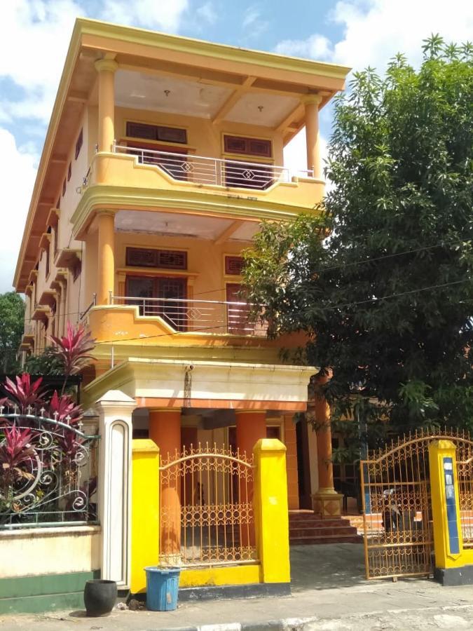 Wisma Kahyangan Baubau Exterior foto